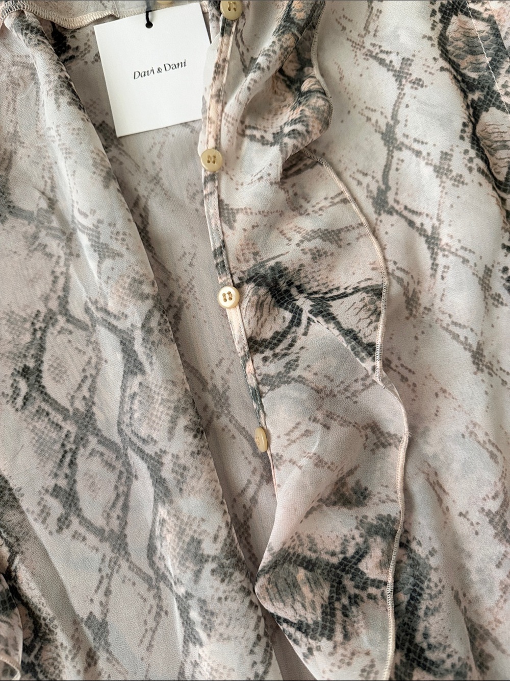 DAVI & DANI Neutral Snake-Print Ruffle Kimono medium - Picture 11 of 13